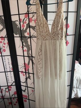 Lulus Lace & Tulle Deep V Maxi Goddess Dress in Ivory XS